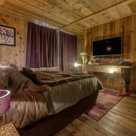 Luxury Chalet Anton With Pool Nyaraló *