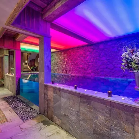 Luxury Chalet Anton With Pool Nyaraló *